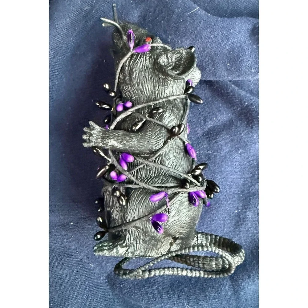 GagGifts Halloween Rat Figurine Wrapped in‎ Purple & Black Garland 6